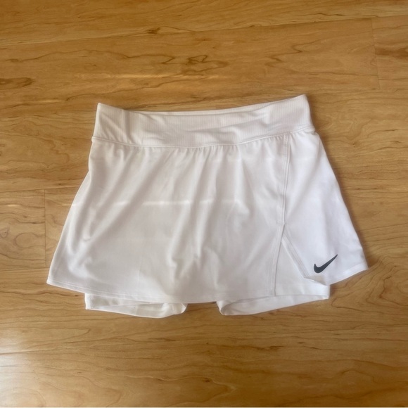 |Nike| Dri-Fit NWT White 2-1 Tennis Skirt with Built-in shorts Woman's M - Picture 2 of 8